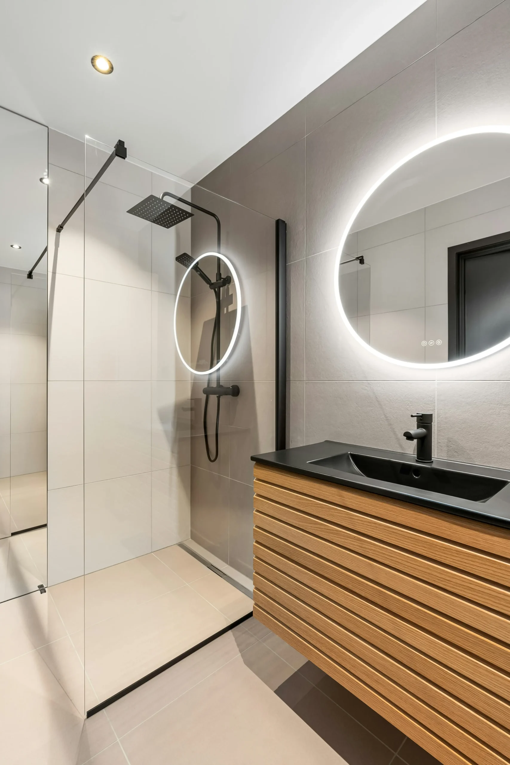 Modern bathroom design with effective lighting and ventilation