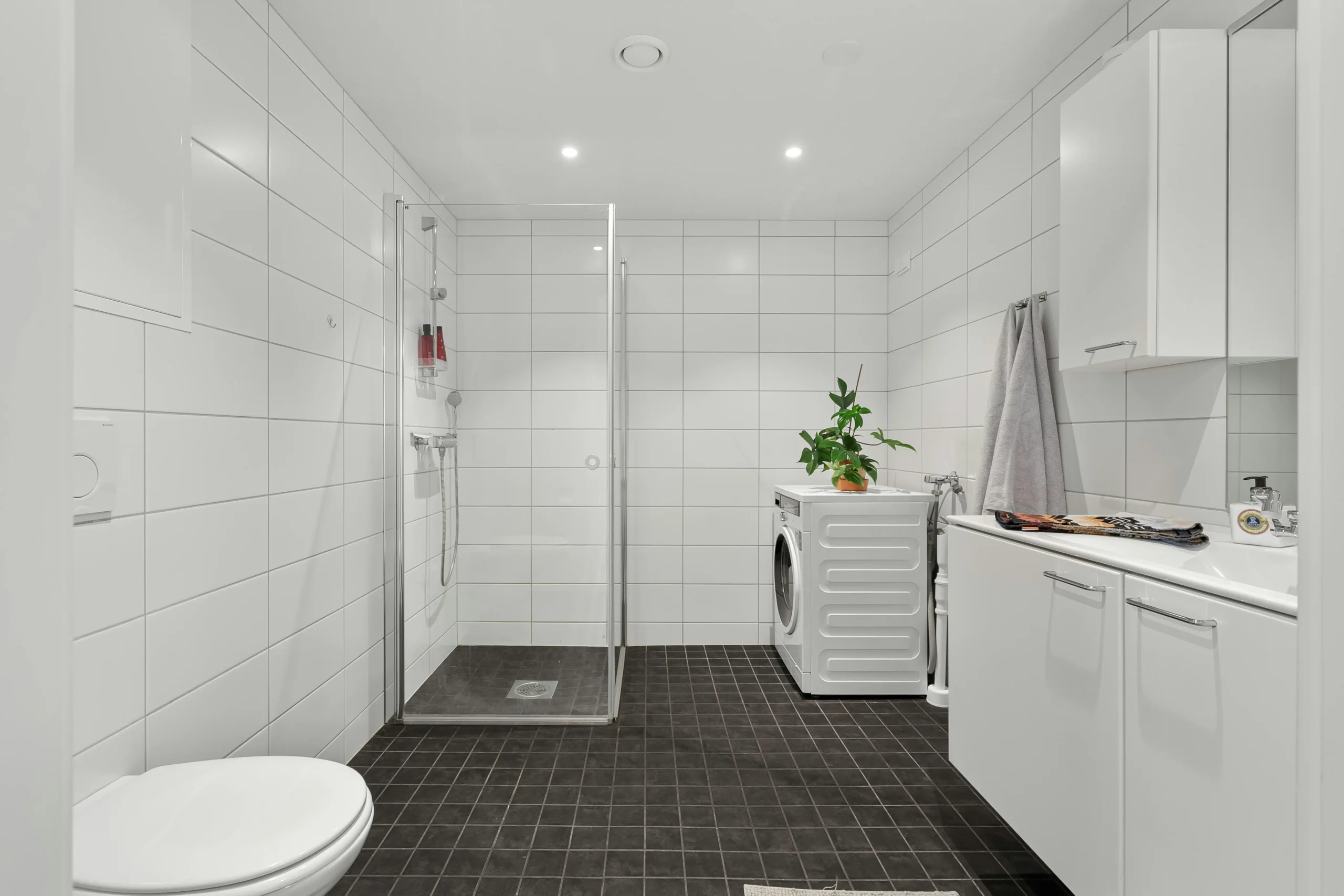 sample photo for Inexpensive bathroom renovations 